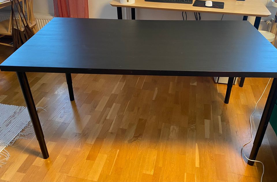 Ikean iso työpöytä