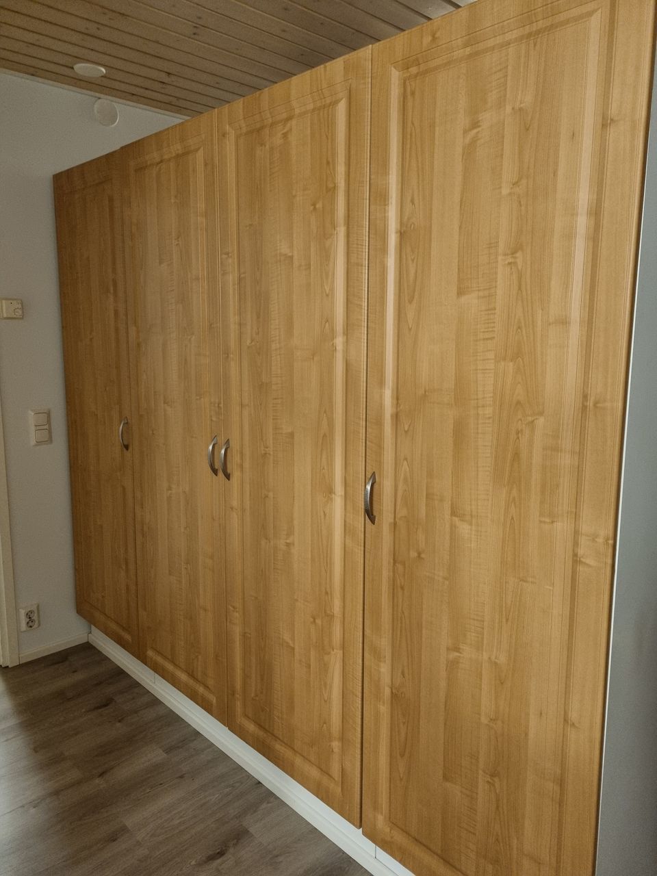 4 kpl MDF komeron ovet (596x1920mm)