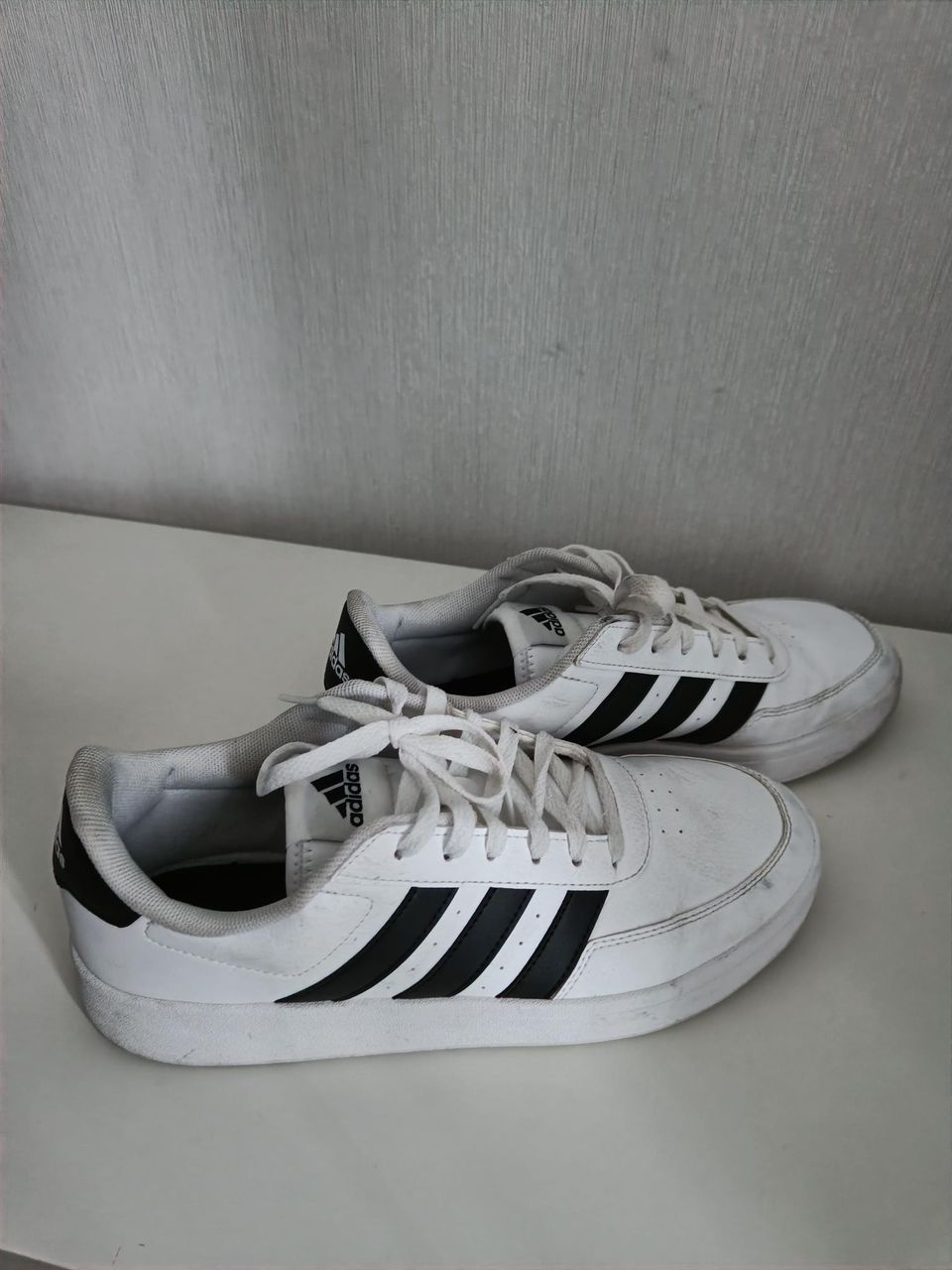 Adidas kengät