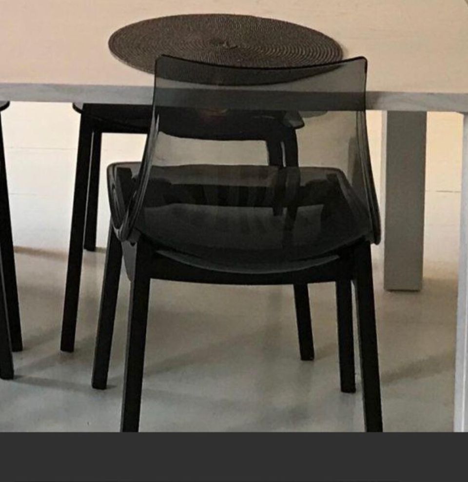 Iskun ruokapöydän tuoli