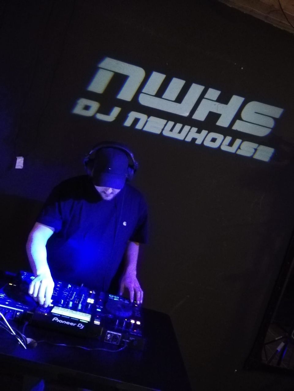DJ NEWHOUSE