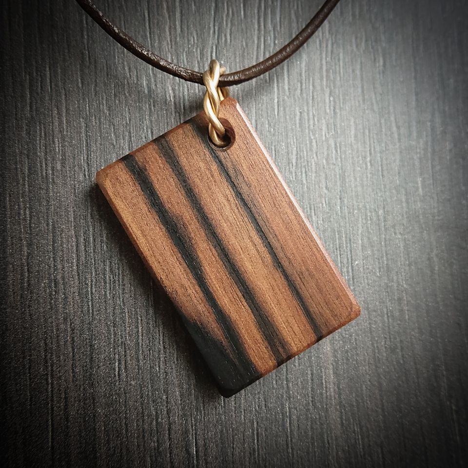 BronzeWood Puuriipus Macassar Ebony