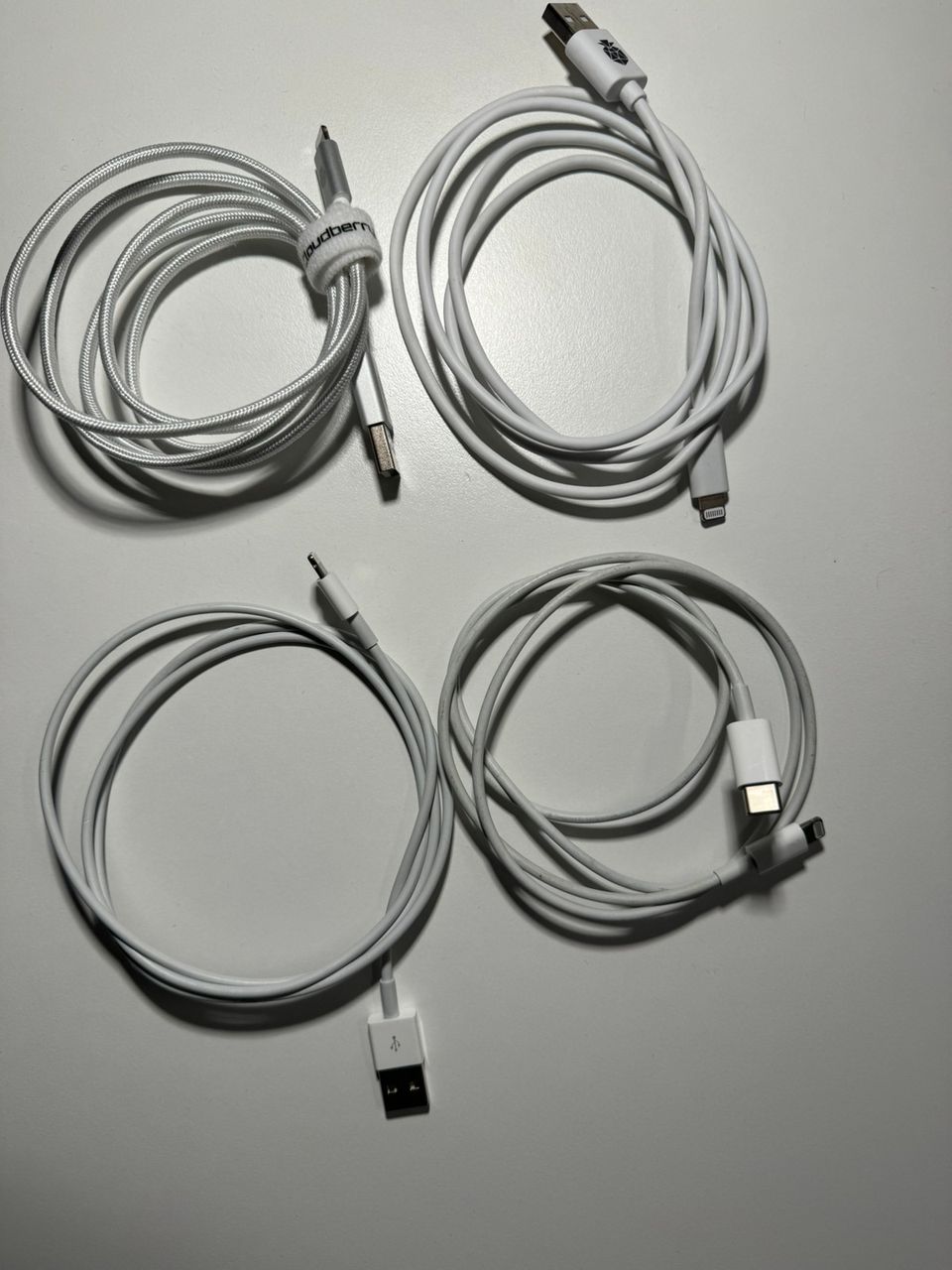 Apple Lightning -laturinjohtoja (4kpl)