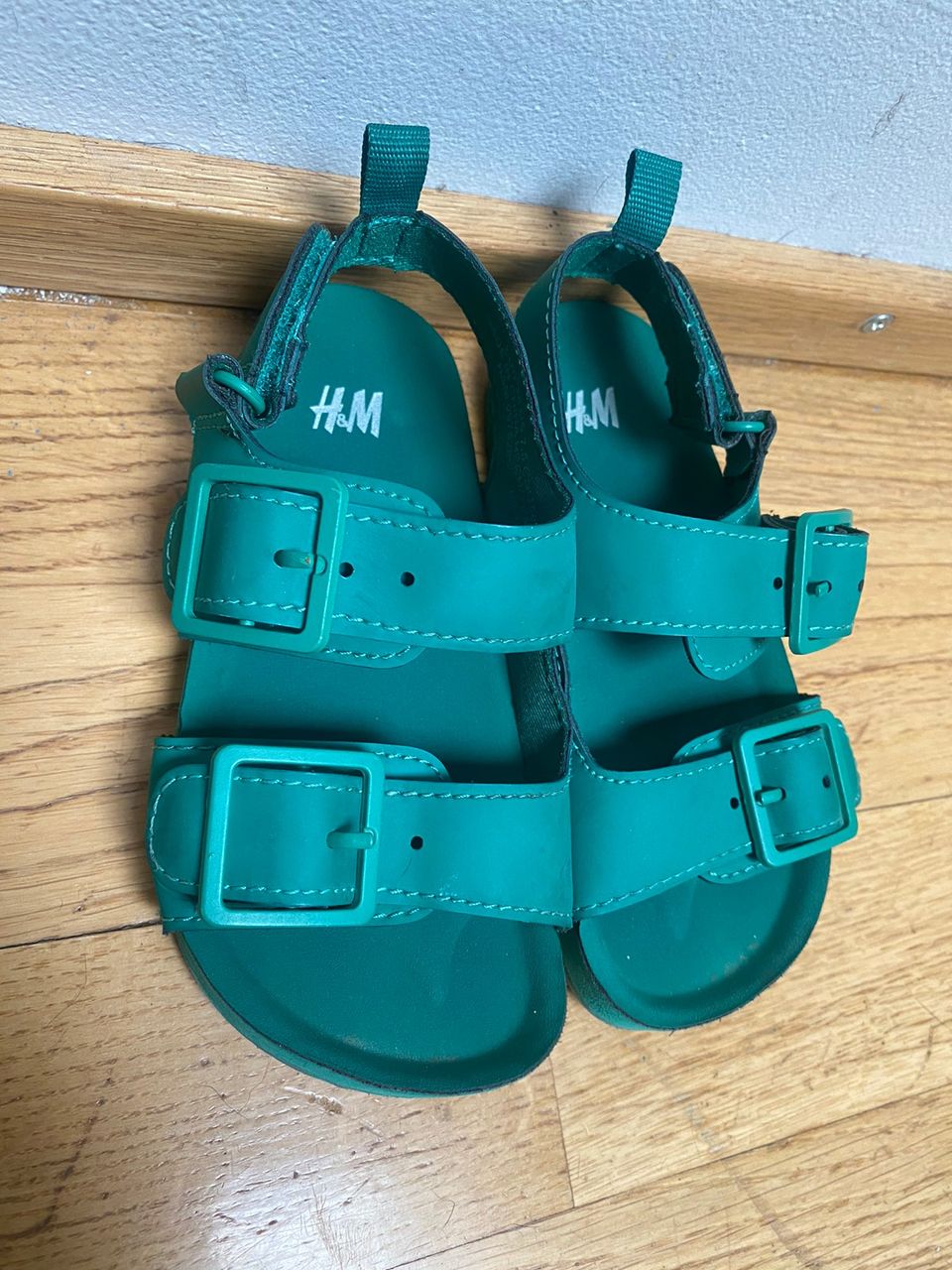 H&M sandaalit 24