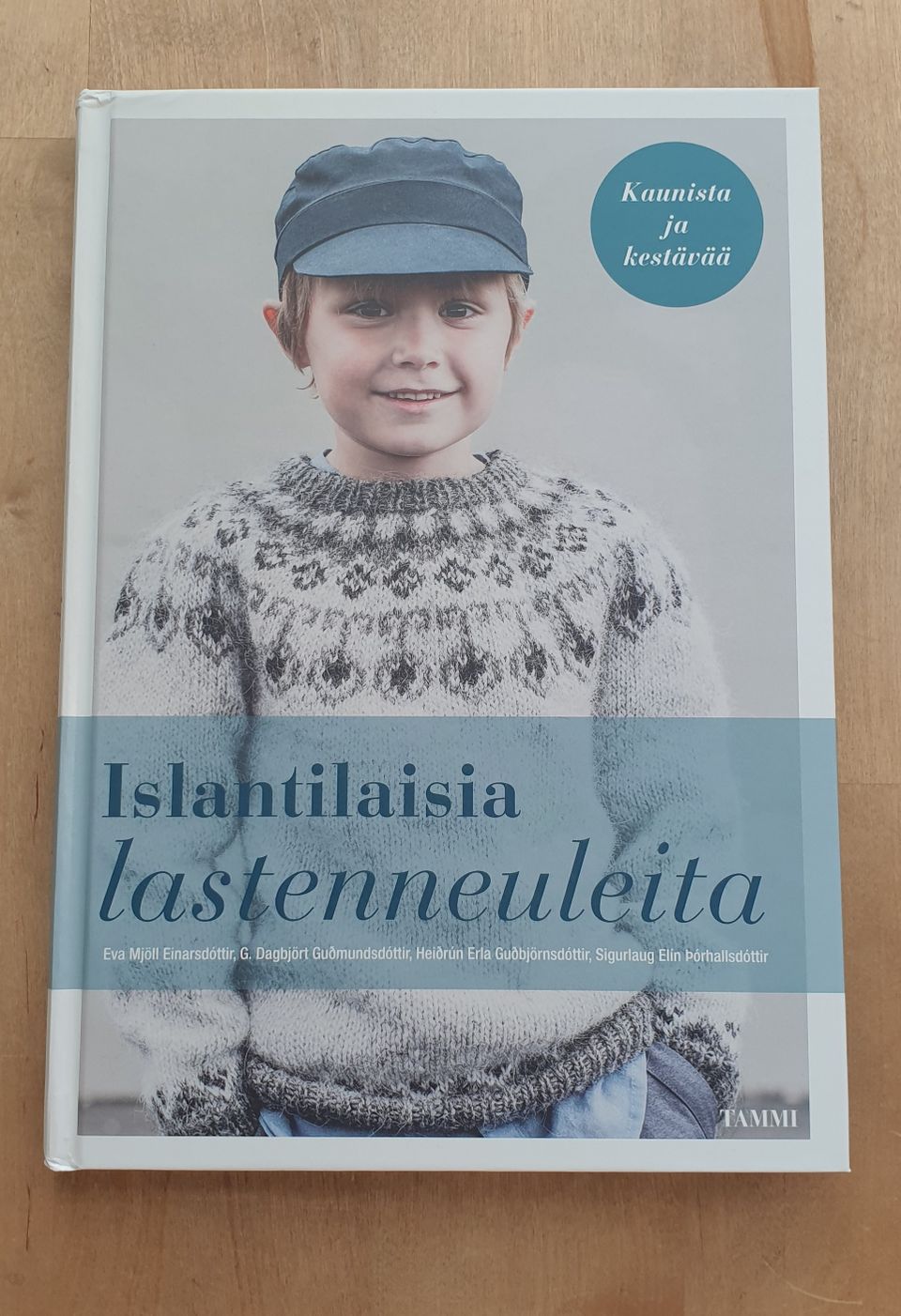 Islantilaisia lastenneuleita kirja