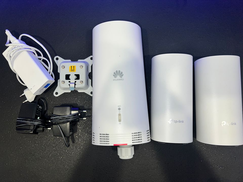 Huawei 5g ulkoyksikkö ja 2kpl tp-link mesh