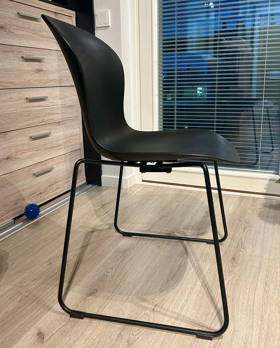 Myydään Bo Concept Adelaide tuolit