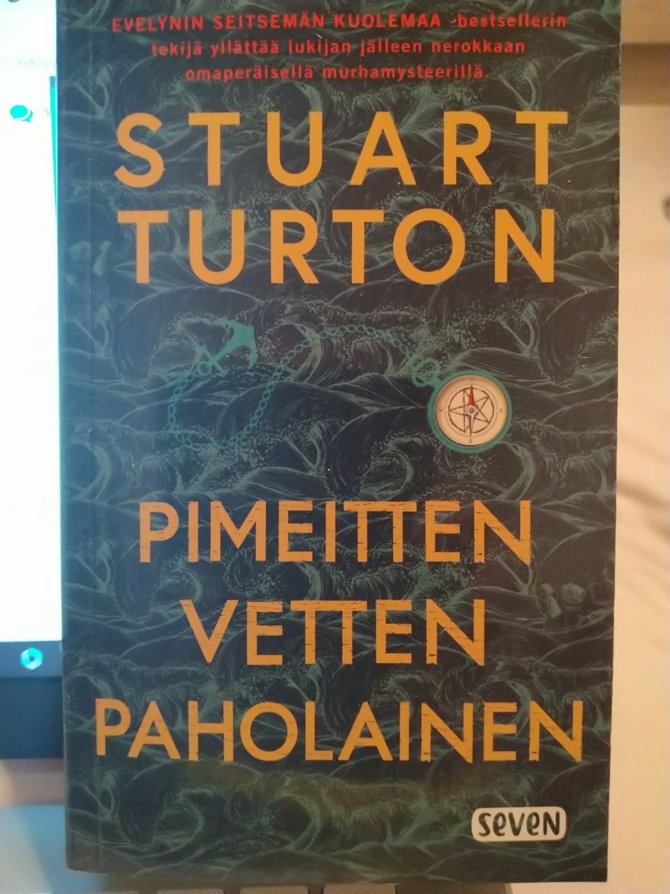 Pimeitten vetten paholainen - Stuart Turton (2022)