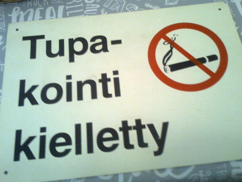 Kyltti: Tupakointi kielletty.