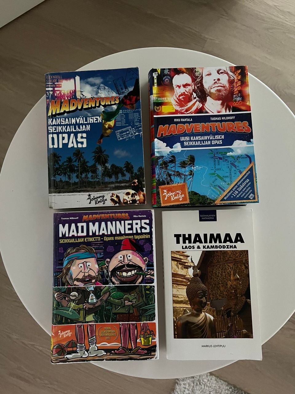 Madventures -kirjat (3 kpl) ja matkaopas Thaimaa -kirja