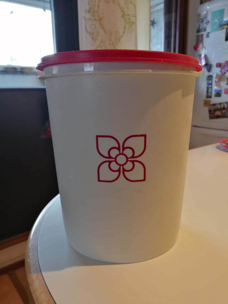 Retro Tupperware astia