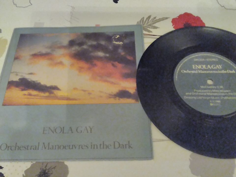 Orchestral Manoeuvres in the dark 7" Enola Gay