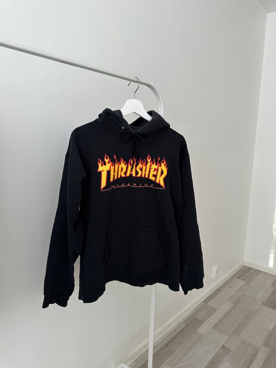 Trasher huppari