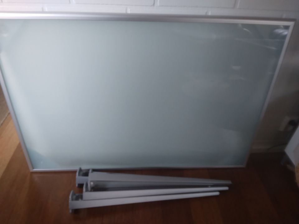 Ikean maitolasipintainen ruokapöytä Vika Inge, 80x 120 cm, kuin uusi