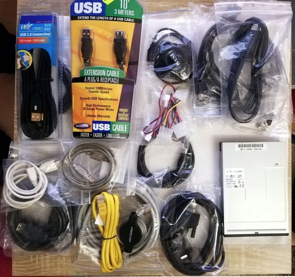 HDMI-, USB2.0-, MicroUSB-, Virta-, Ethernet- Antennikaapeleita ja USB HUB 4-PORT