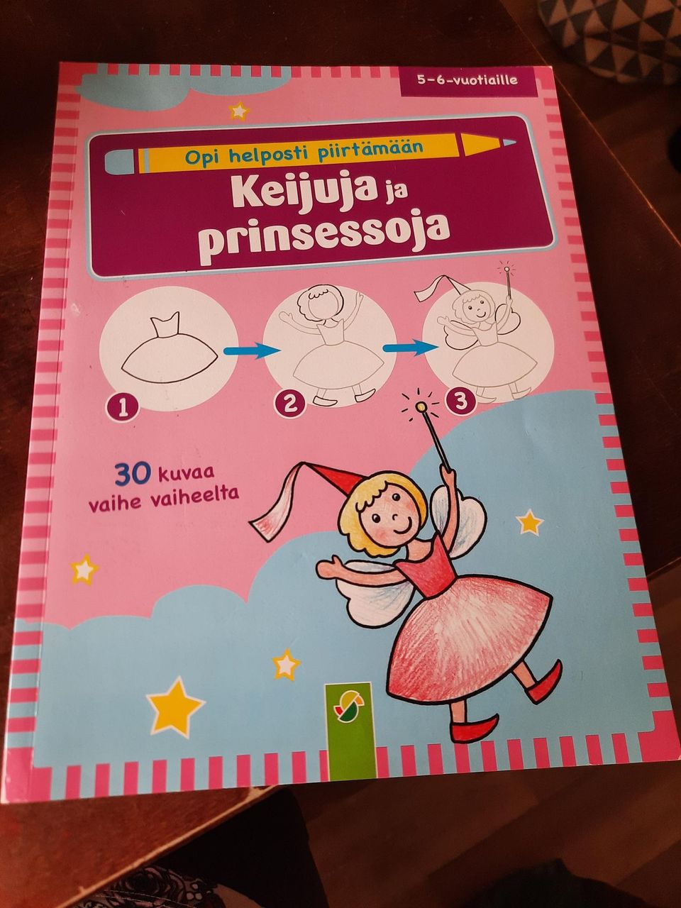 Piirustuskirja prinsessat ja keijut