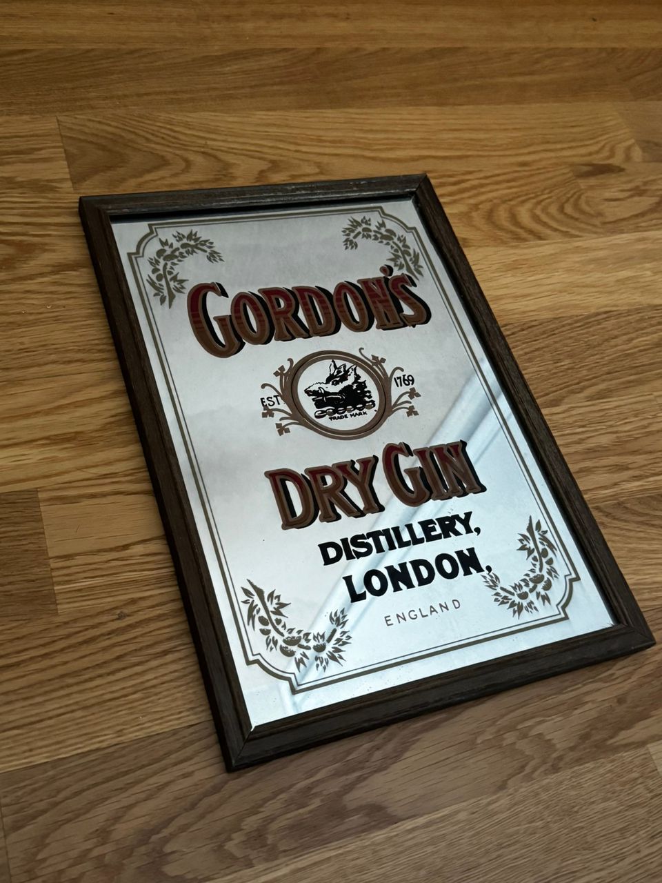 Gordon Dry Gin -mainostaulu