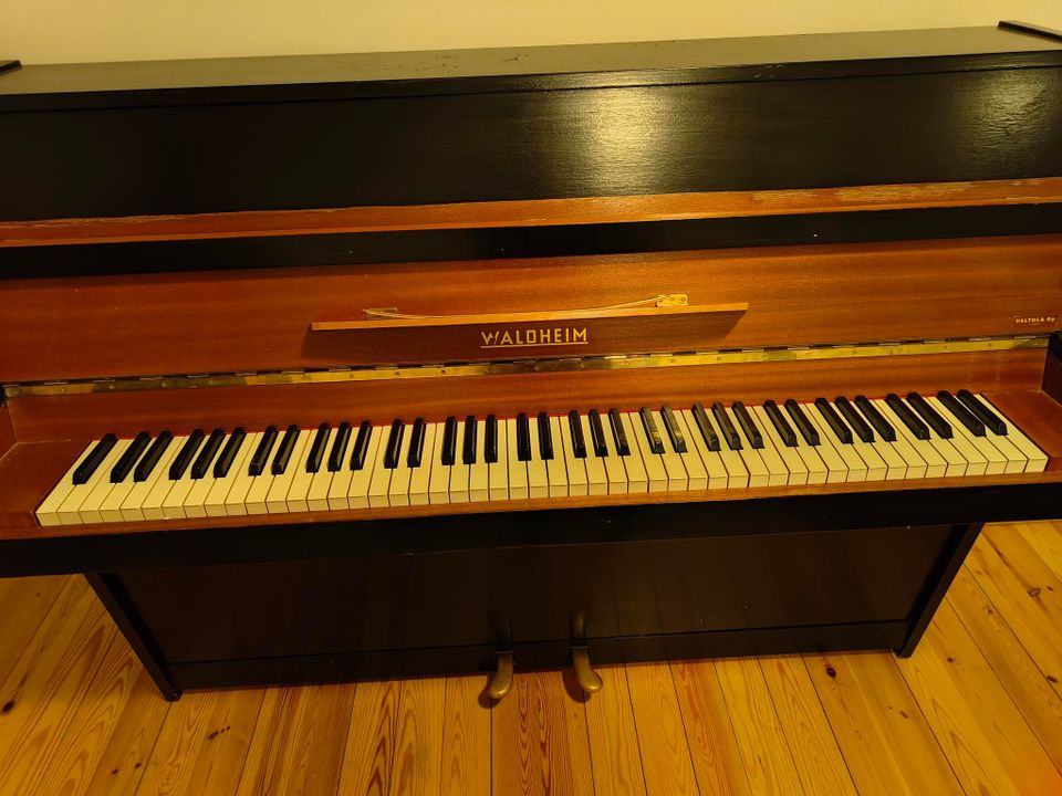Waldheim piano