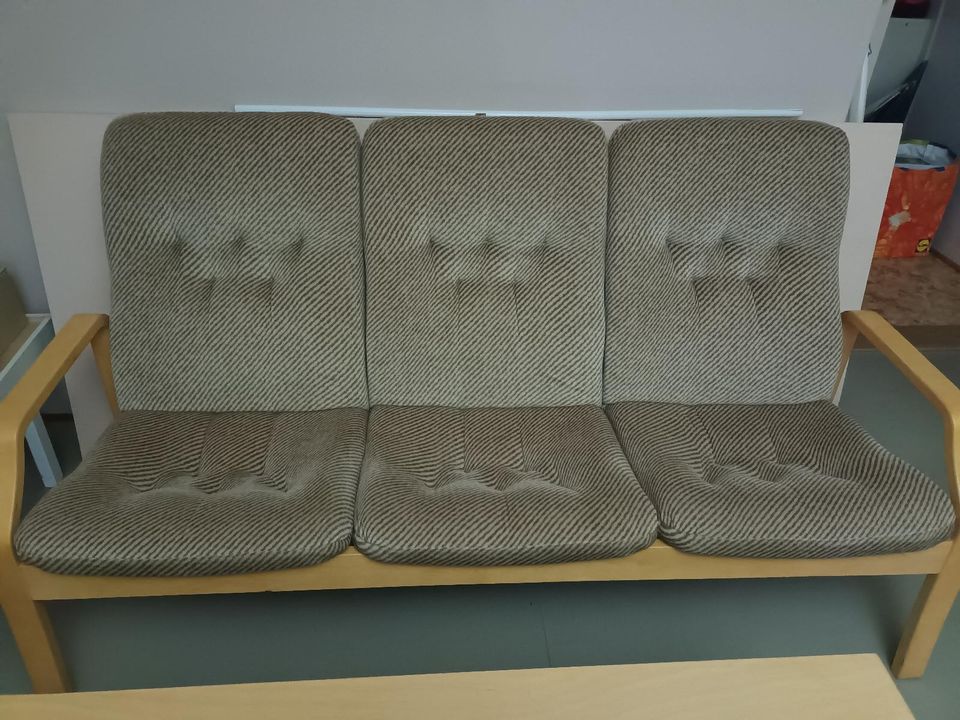 Retro sohva ja kaksi nojatuolia