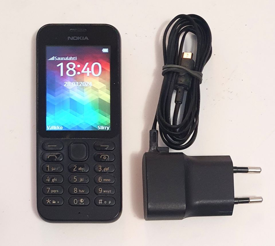 Nokia 215 vm 2015 siisti ja toimiva