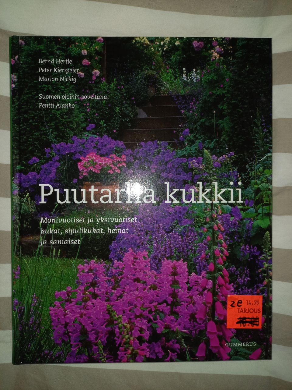 Puutarha kukkii