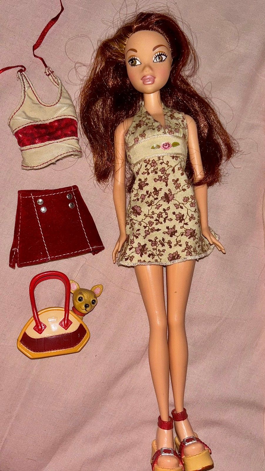 Barbie MyScene Teresa nukke, asusteet ja vaatteet.