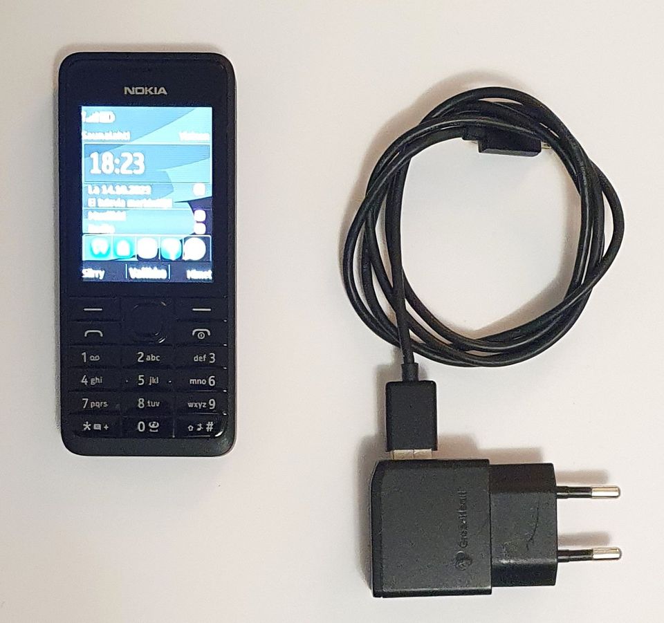 Nokia 301 toimiva näppäinpuhelin
