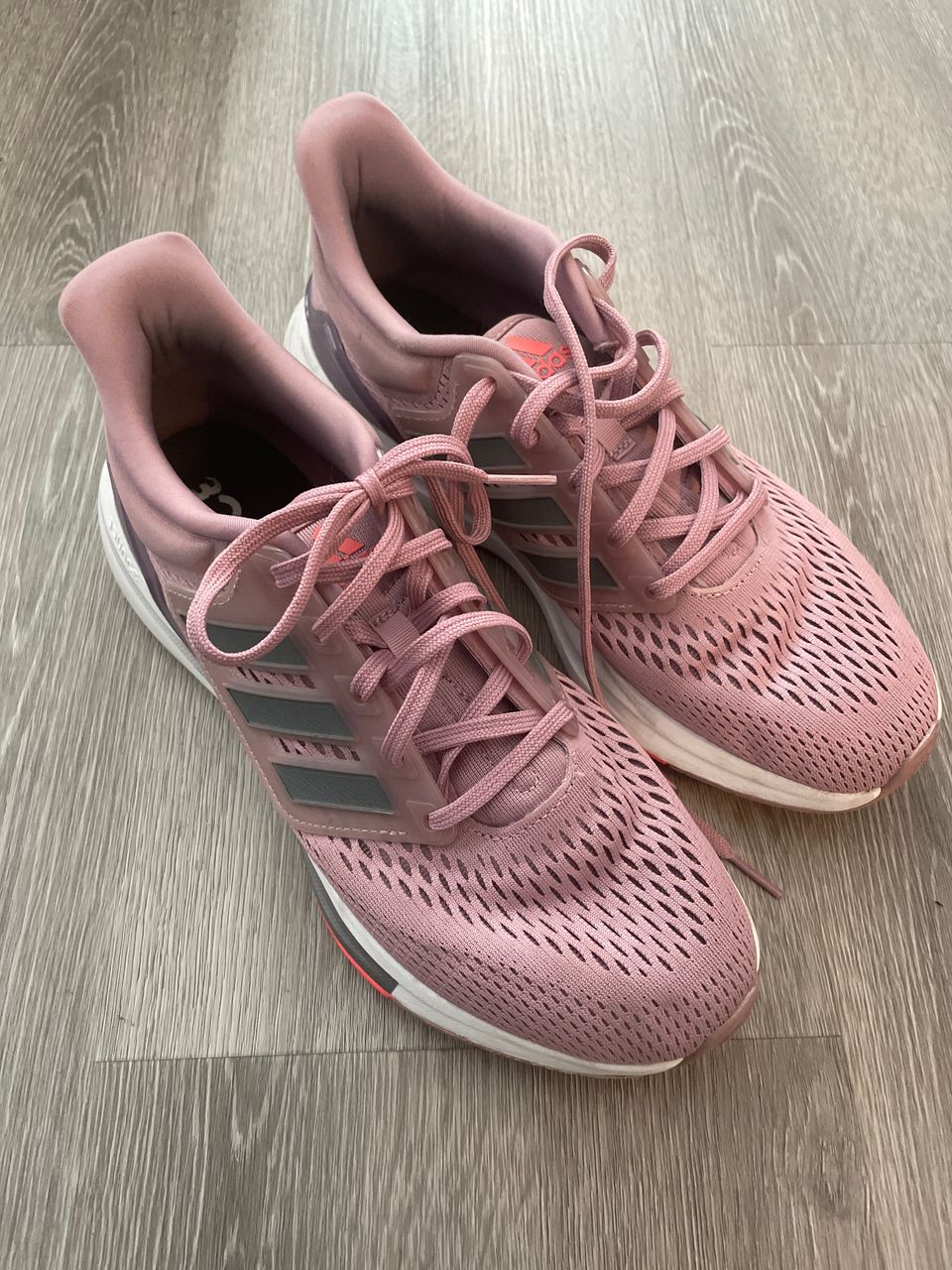 Adidas lenkkarit 42