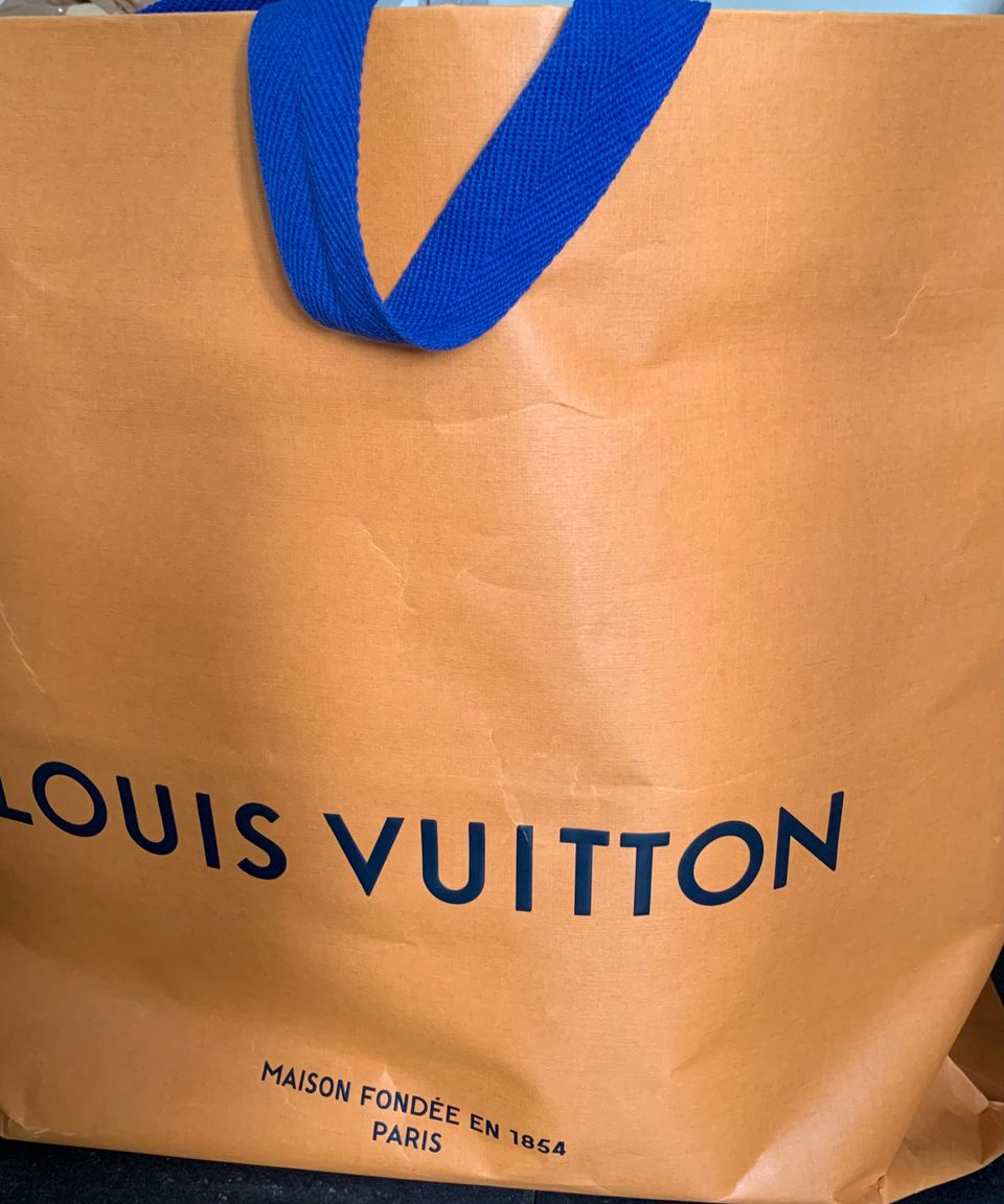 Louis Vuitton iso paperikassi