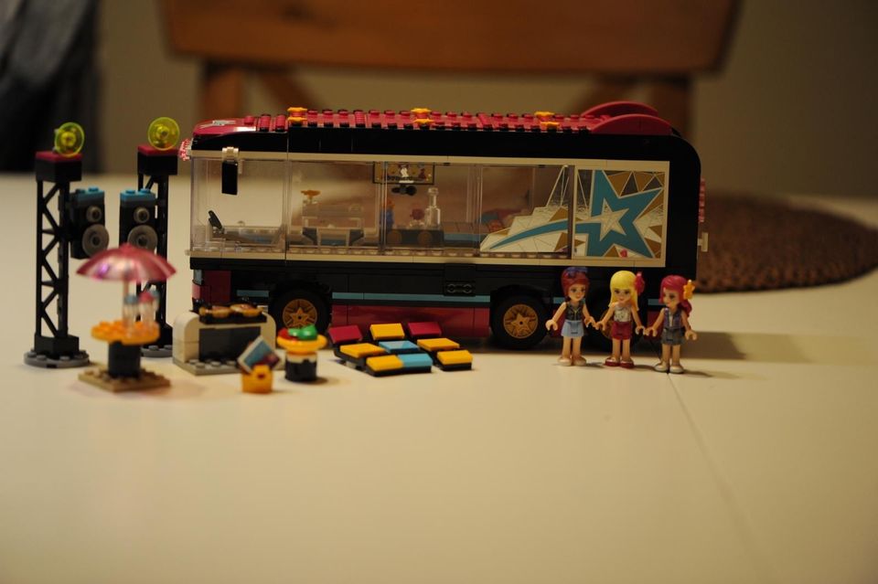 Myydään Lego Friends -sarja 41106, poptähden keikkabussi