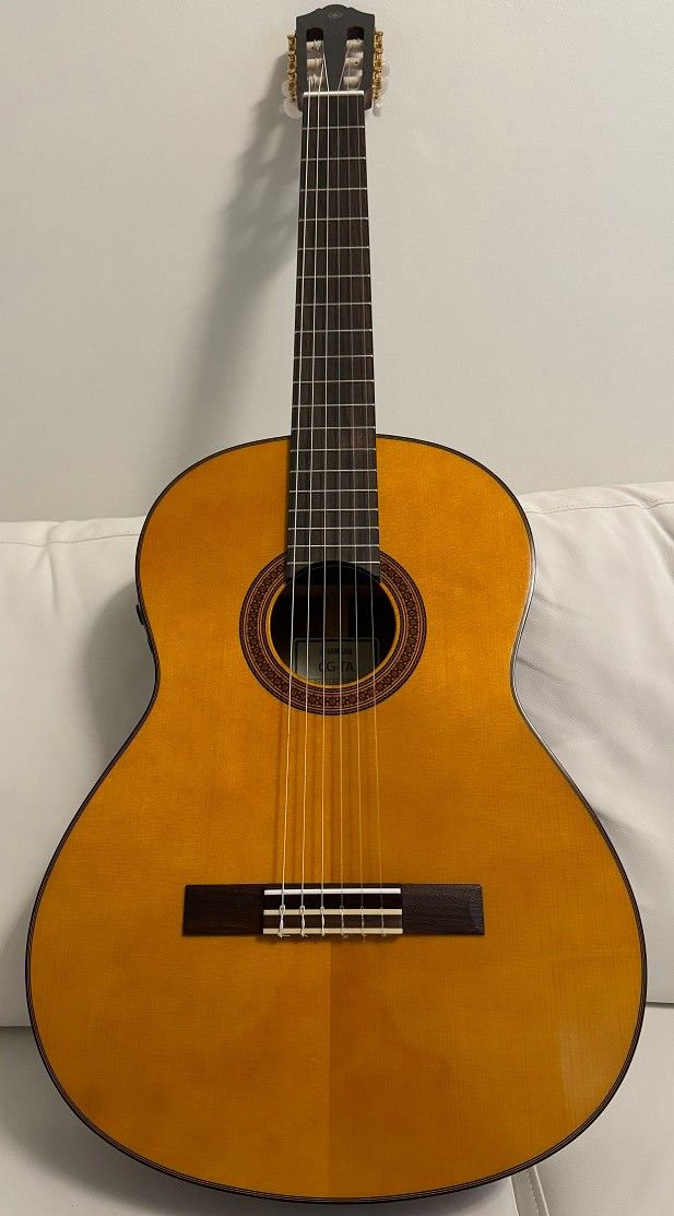 Yamaha CG-TA   (uudenveroinen transakustinen kitara)