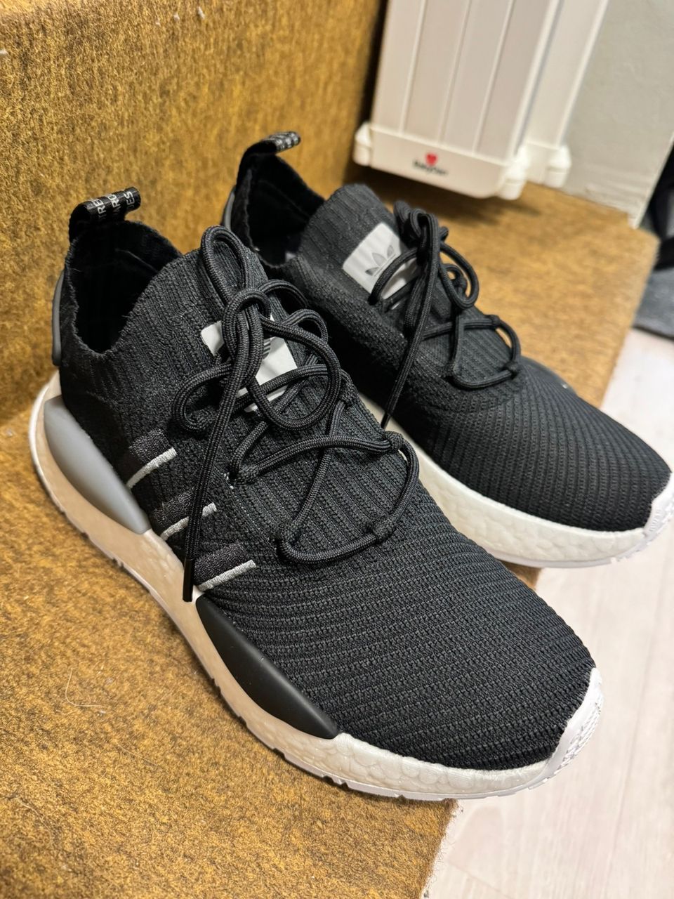 Uudet Adidas NMD_W1 lenkkarit