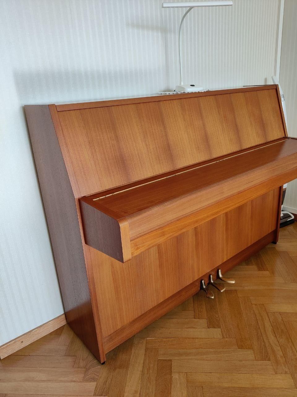 Yamaha MJ1 piano