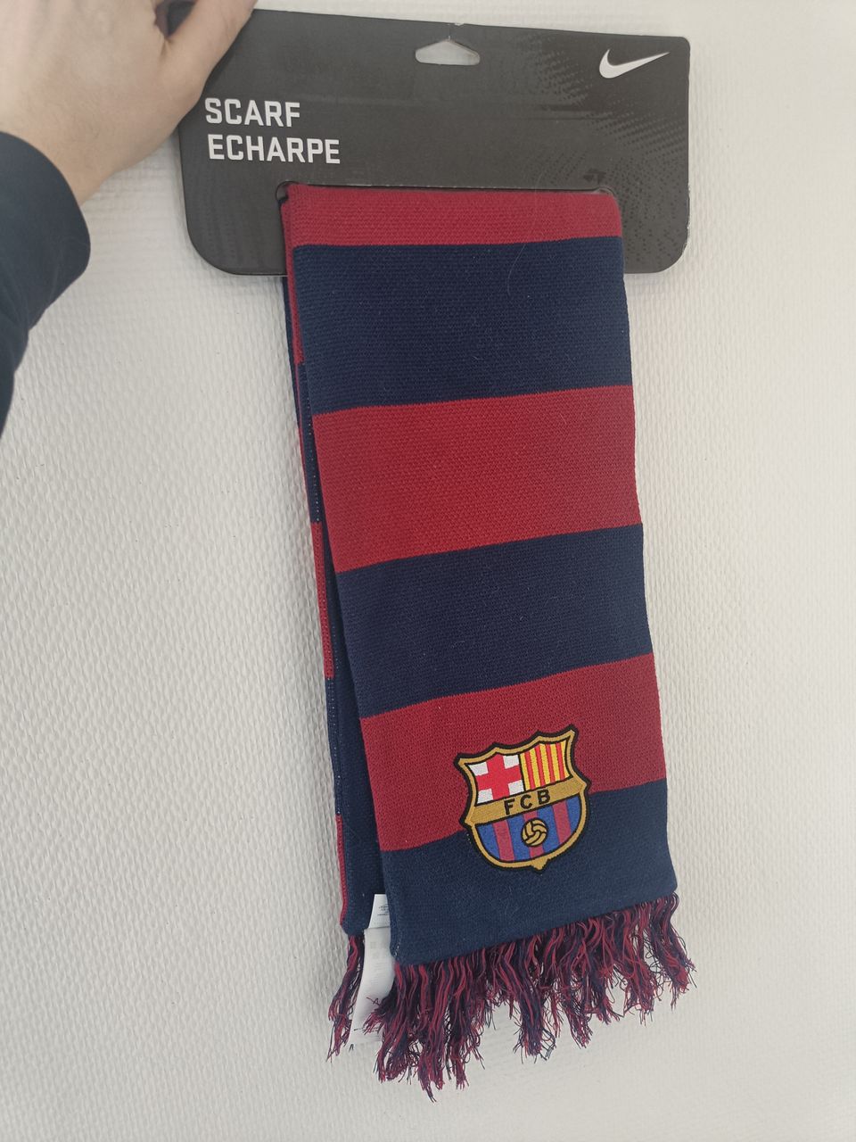 Barcelona fanihuivi alkuperäisessä pakkauksessa