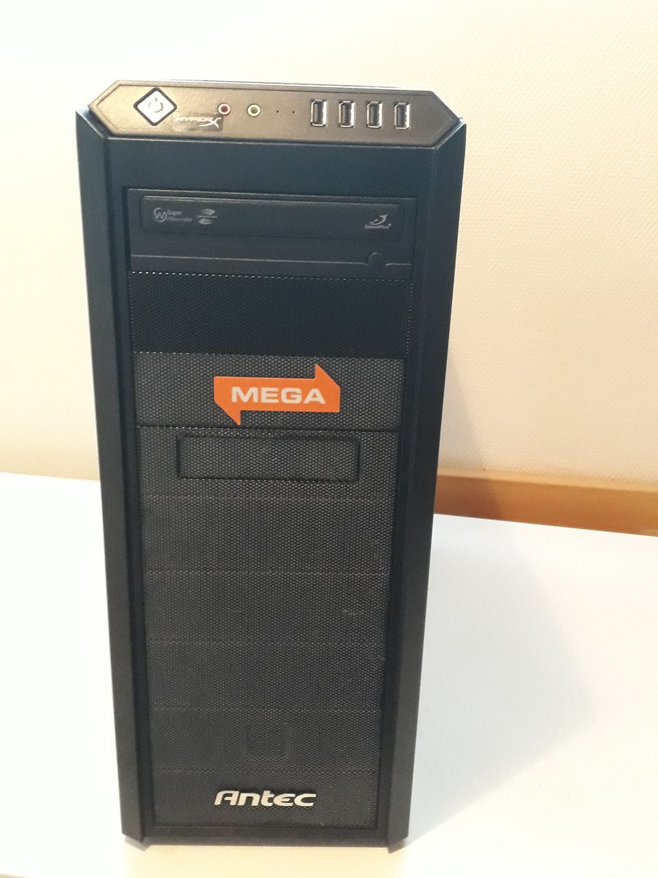 Asus P6X58D-E + Xeon W3680 tietokone