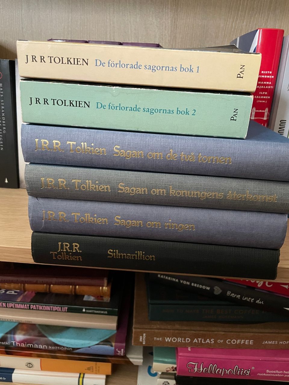 JRR Tolkien kirjoja ruotsiksi
