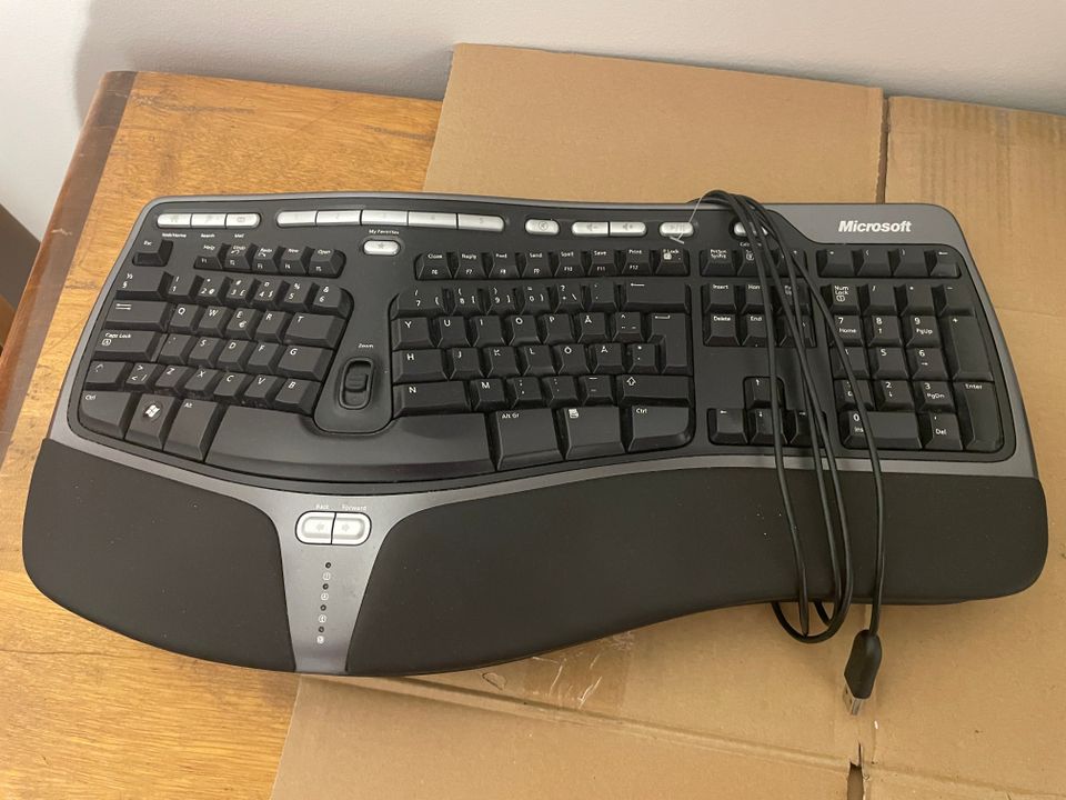 Microsoft Natural Ergonomic Keyboard 4000 USB