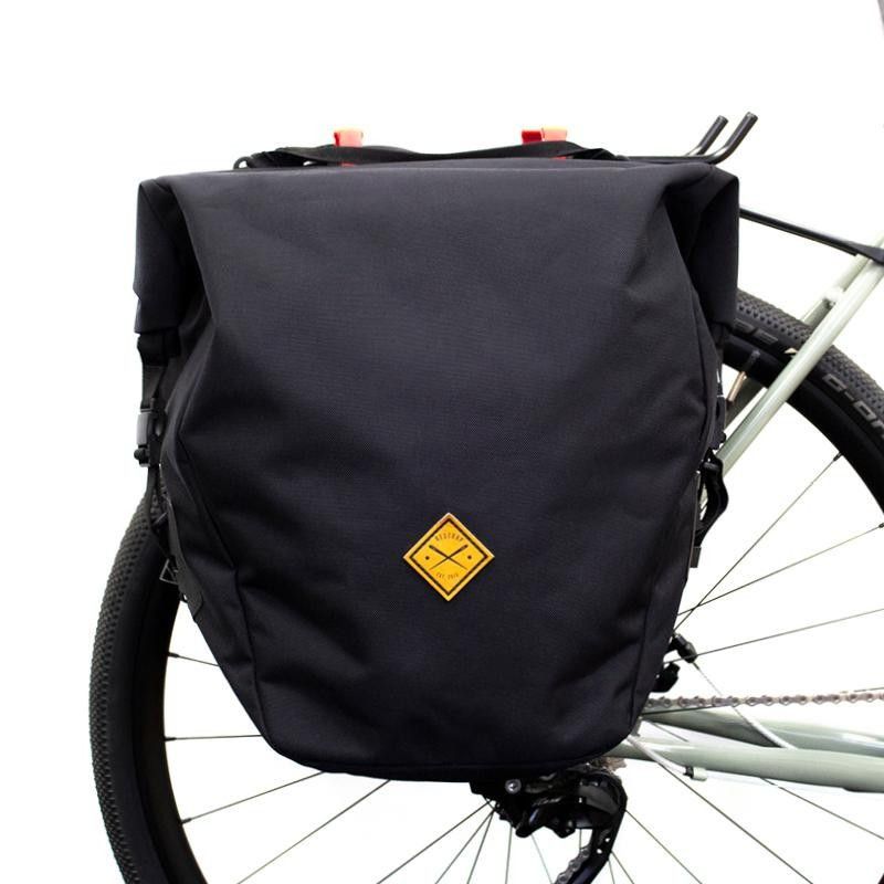 Erä Restrap Pannier 13l ja 22l sivulaukkuja ed