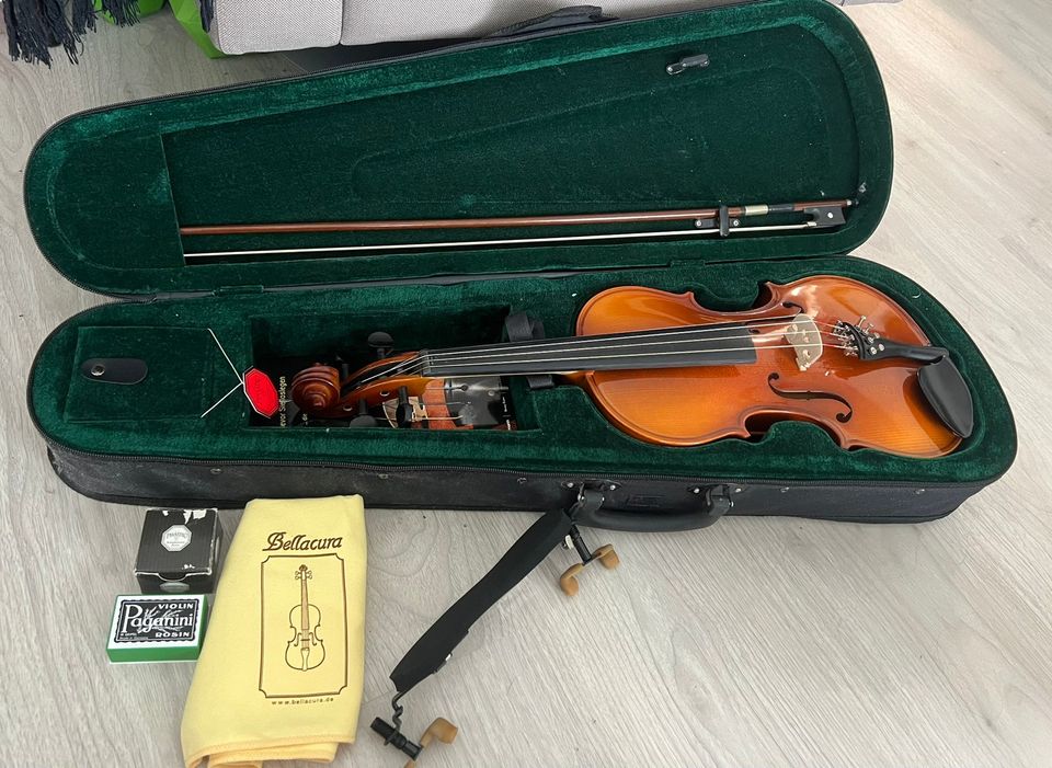 Roth & Junius 4/4 student violin set