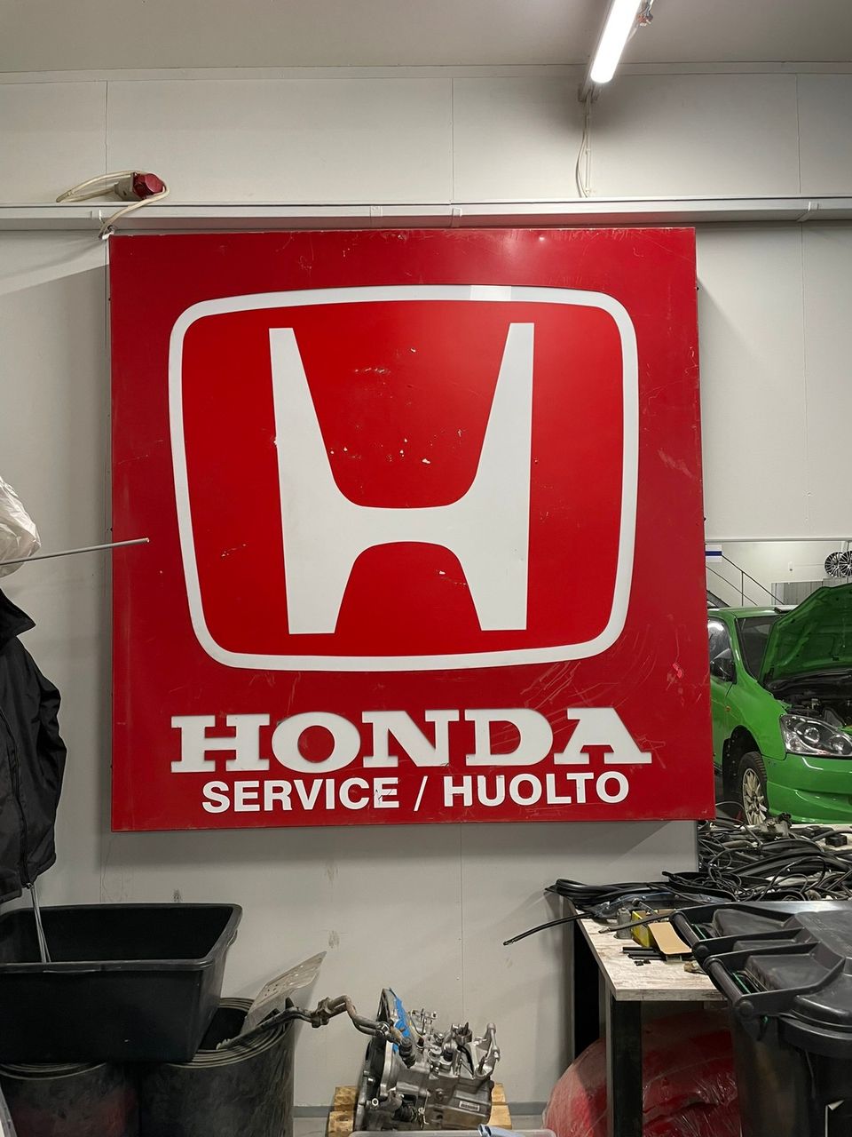 Honda- valomainos