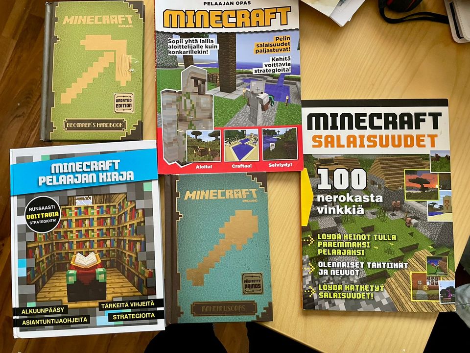 Minecraft -kirjoja
