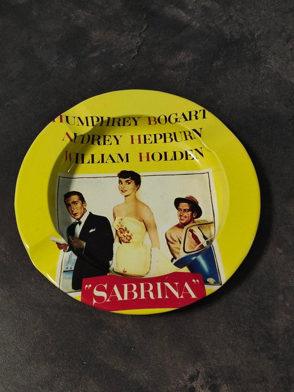 Sabrina (Bogart, Hepburn, Holden) peltinen tuhkakuppi