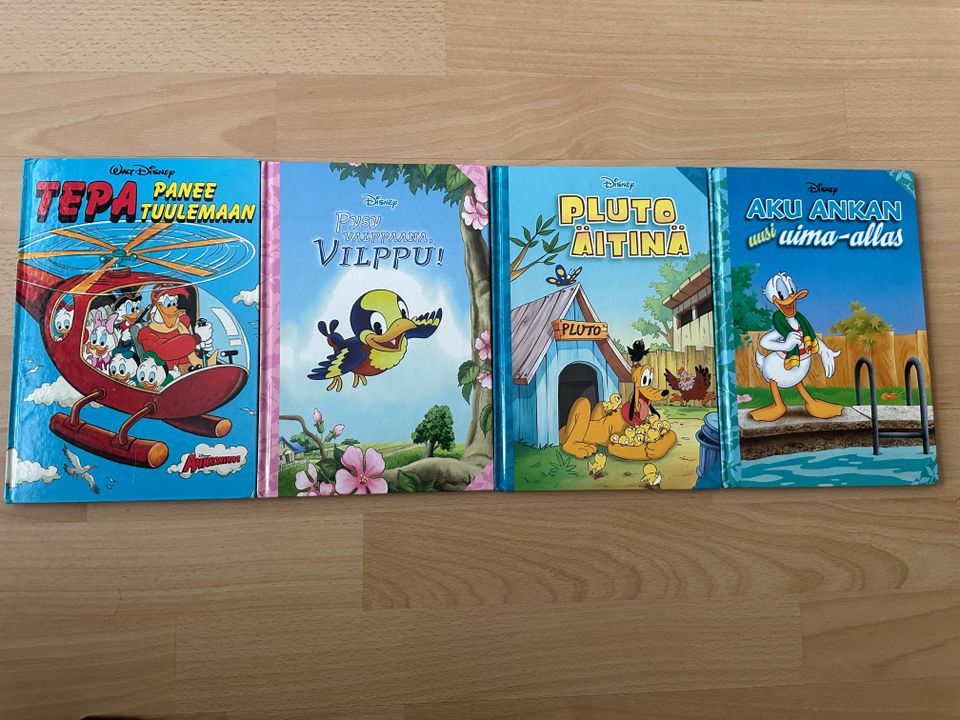 4 kpl Disneyn kirjoja
