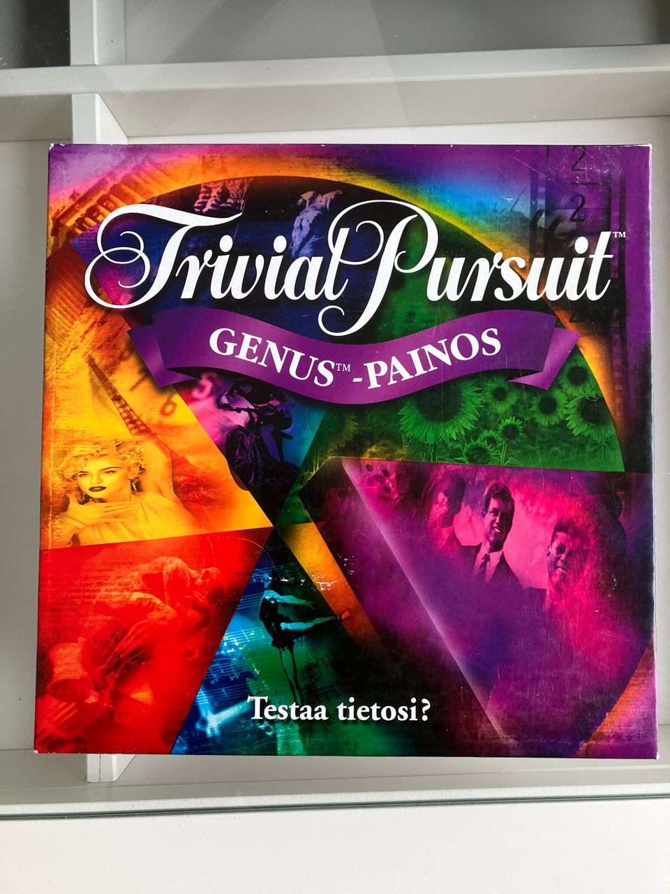 Trivial Pursuit Genus 2000 lautapeli