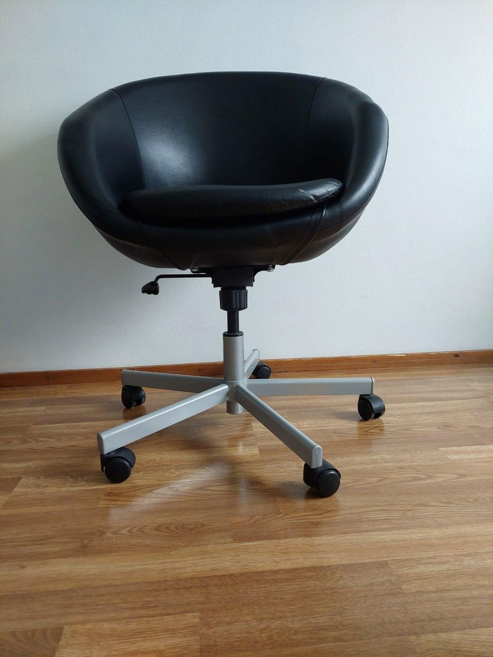 Ikean nahka tuoli