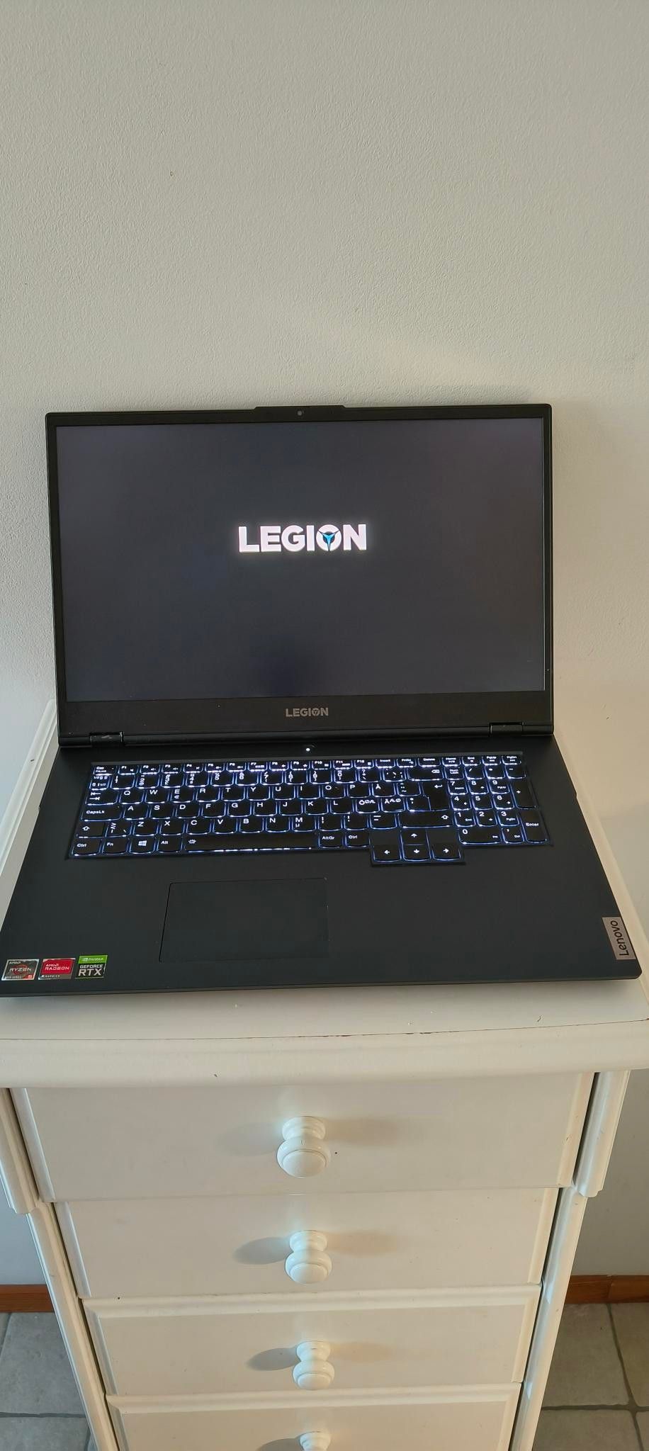 Lenovo Legion 5 17,3" Musta pelikannettava (€ ei neuvoteltavissa)