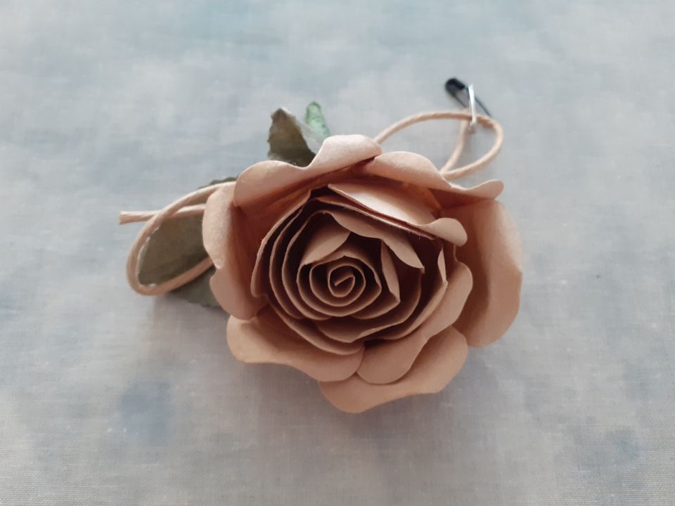 Vaalea ruusu