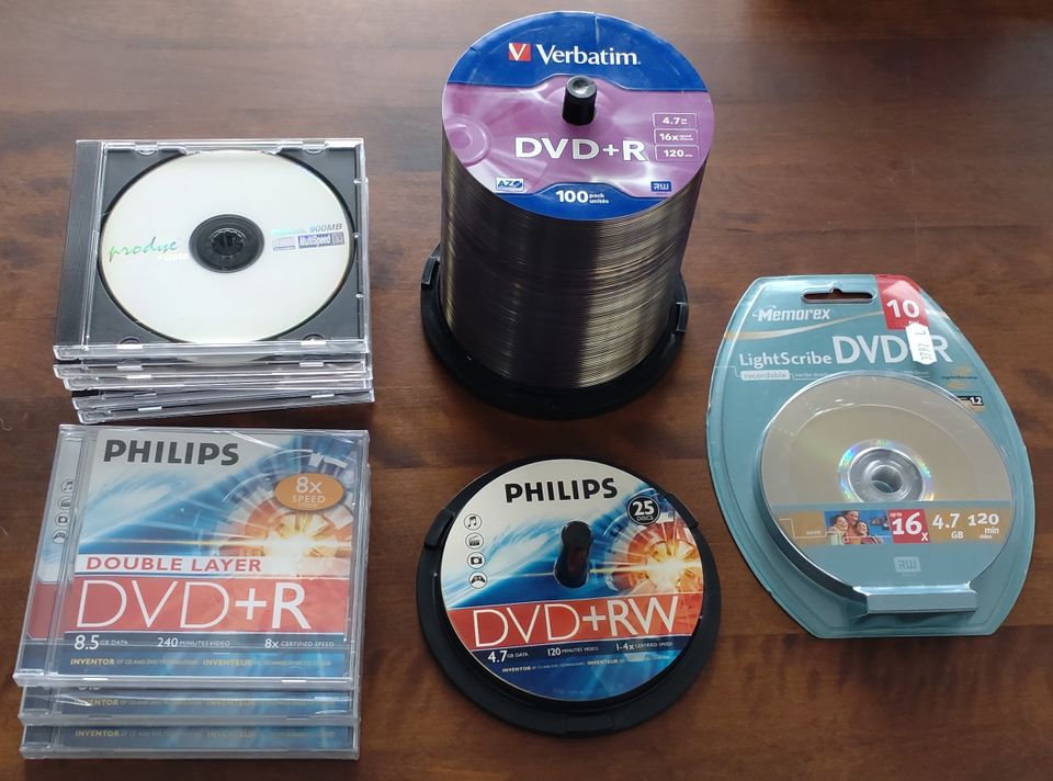 Tyhjiä DVD+R, DVD+RW, CD-R levyjä