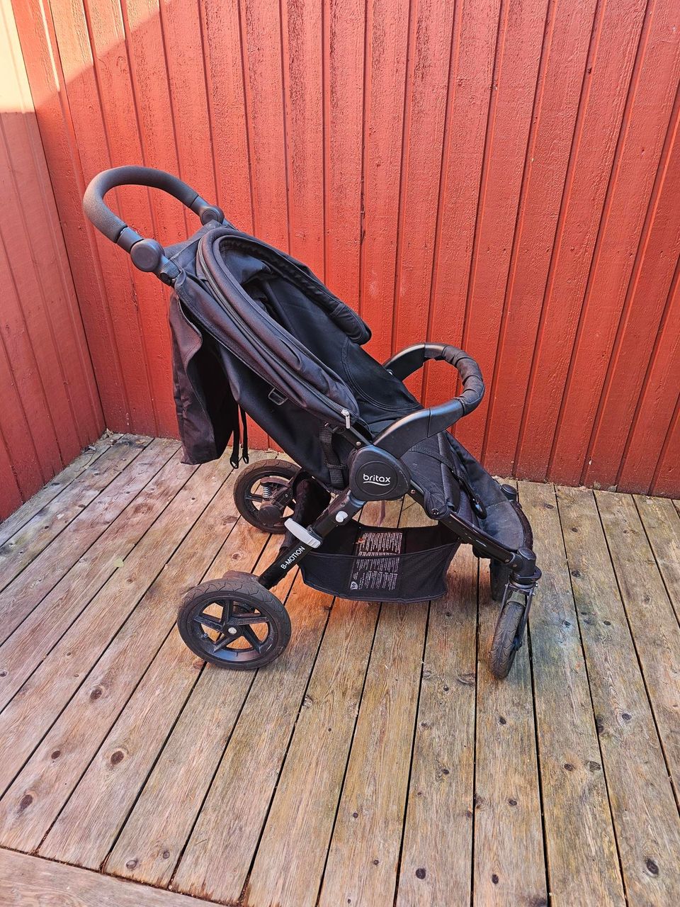 Myynnissä britax b-motion