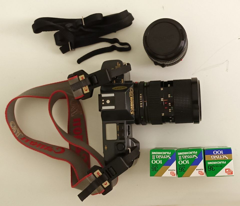 Canon T70 filmikamera + filmiä + 50mm f1.4 + 35-70mm f/4 objektiivit